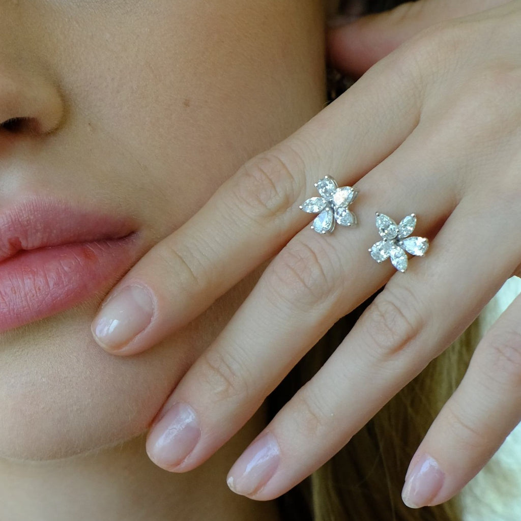 Zydo anello a doppio elemento con fiore e diamanti taglio fancy oro bianco 54930