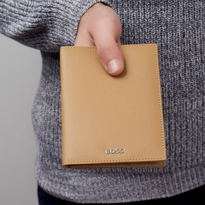 Hugo Boss Portafoglio verticale con patta Classic Granulato Cammello HLO416X