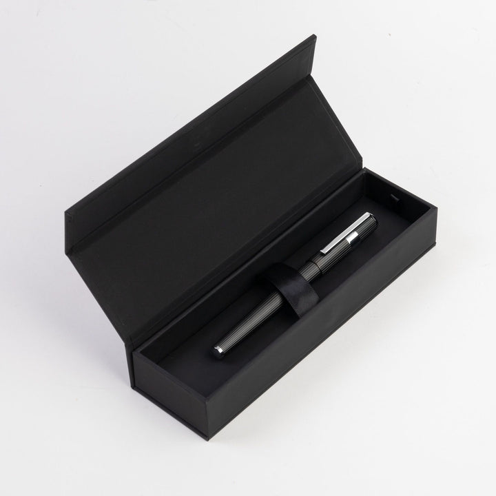 Hugo Boss Penna a sfera Gear Pinstripe Nero / Cromo HSV2855A
