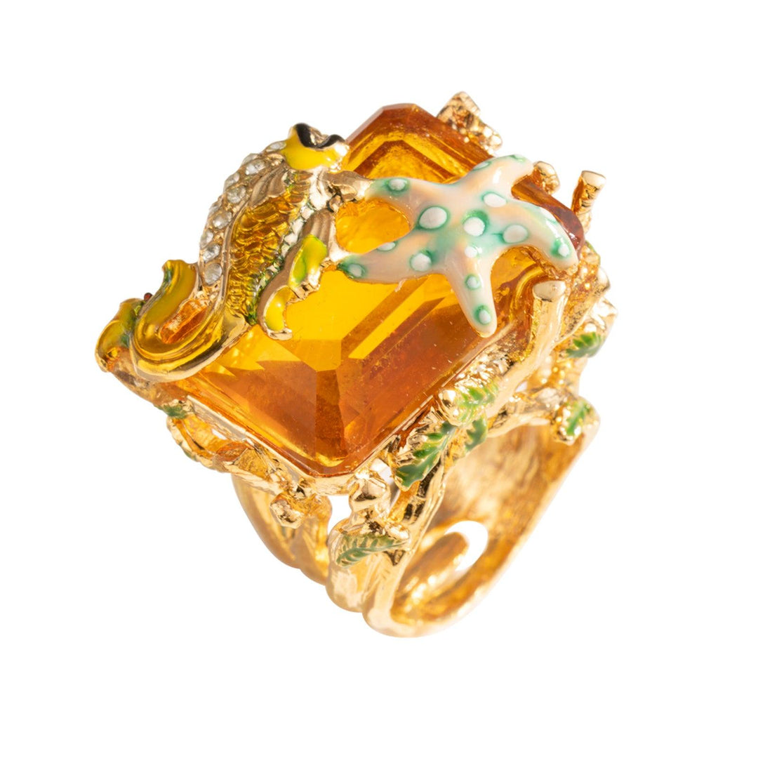 Federica Rossi anello in bronzo laminato oro 18kt con pesce e stella marina con cristallo color topazio FR.AN.05/4 - Capodagli 1937