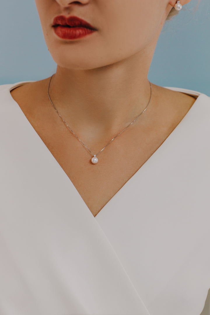 Comete Girocollo Punto luce Perla Akoya in Oro e Diamante GLP539