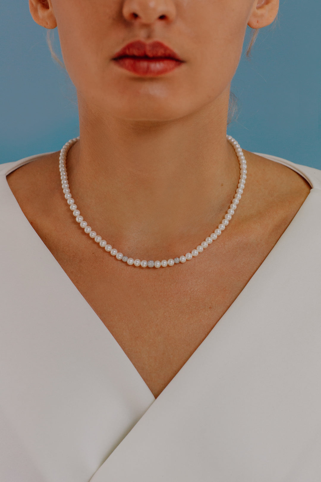 Comete Collana Filo Perle Acquadolce in Oro e sfere Diamantate FWQ191B