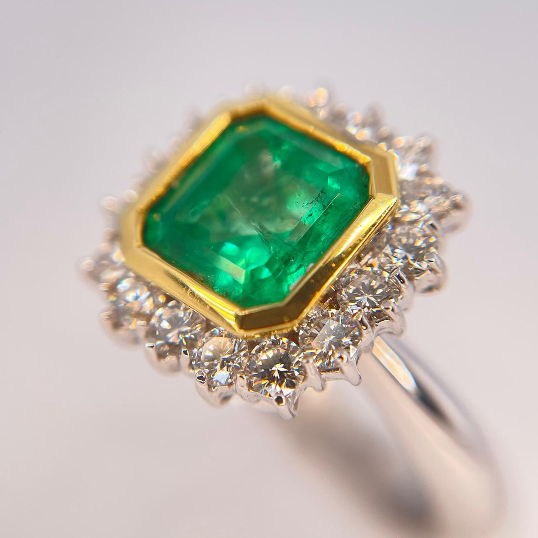 Recarlo anello a fiore oro 18kt  smeraldo ct.2,13 diamanti ct.1,10