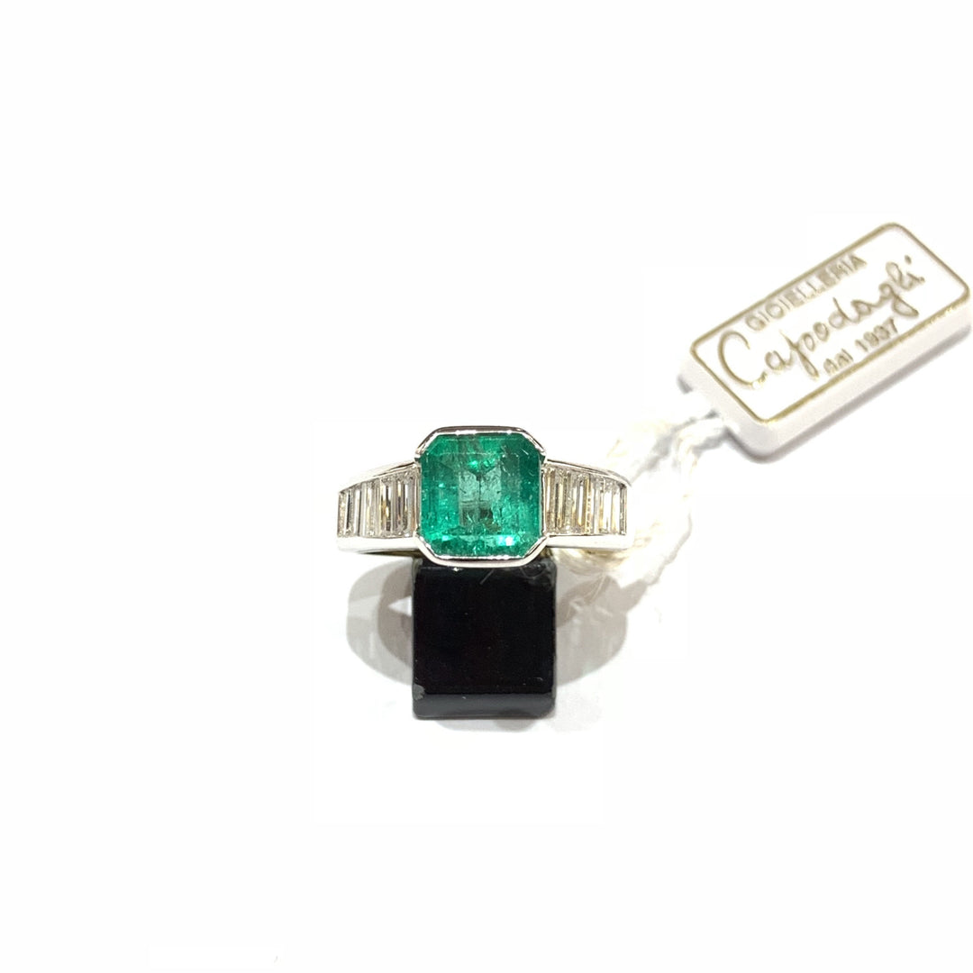Davite &amp; Delucchi anello oro 18kt smeraldo 2,14ct diamanti Baguette - Gioielleria Capodagli